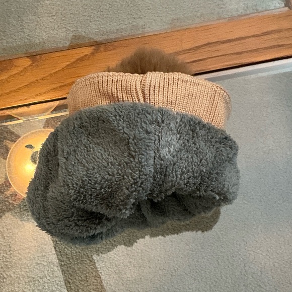 The North Face woman fleece lined Knit Beanie with Pom-Pom - Picture 4 of 5